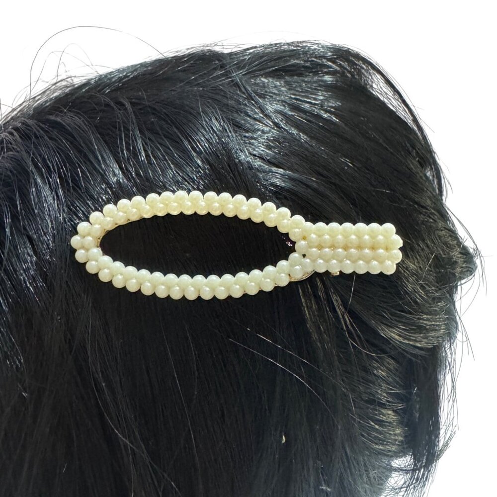 Oval Pearl Hair Clip Gold-Tone Lightweight Women’s Accessory New Elegant Design